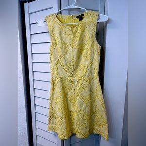 Yellow dress size 4 with large paisley pattern
